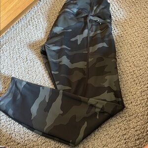 Women’s  Camouflage 7/8 Leggings